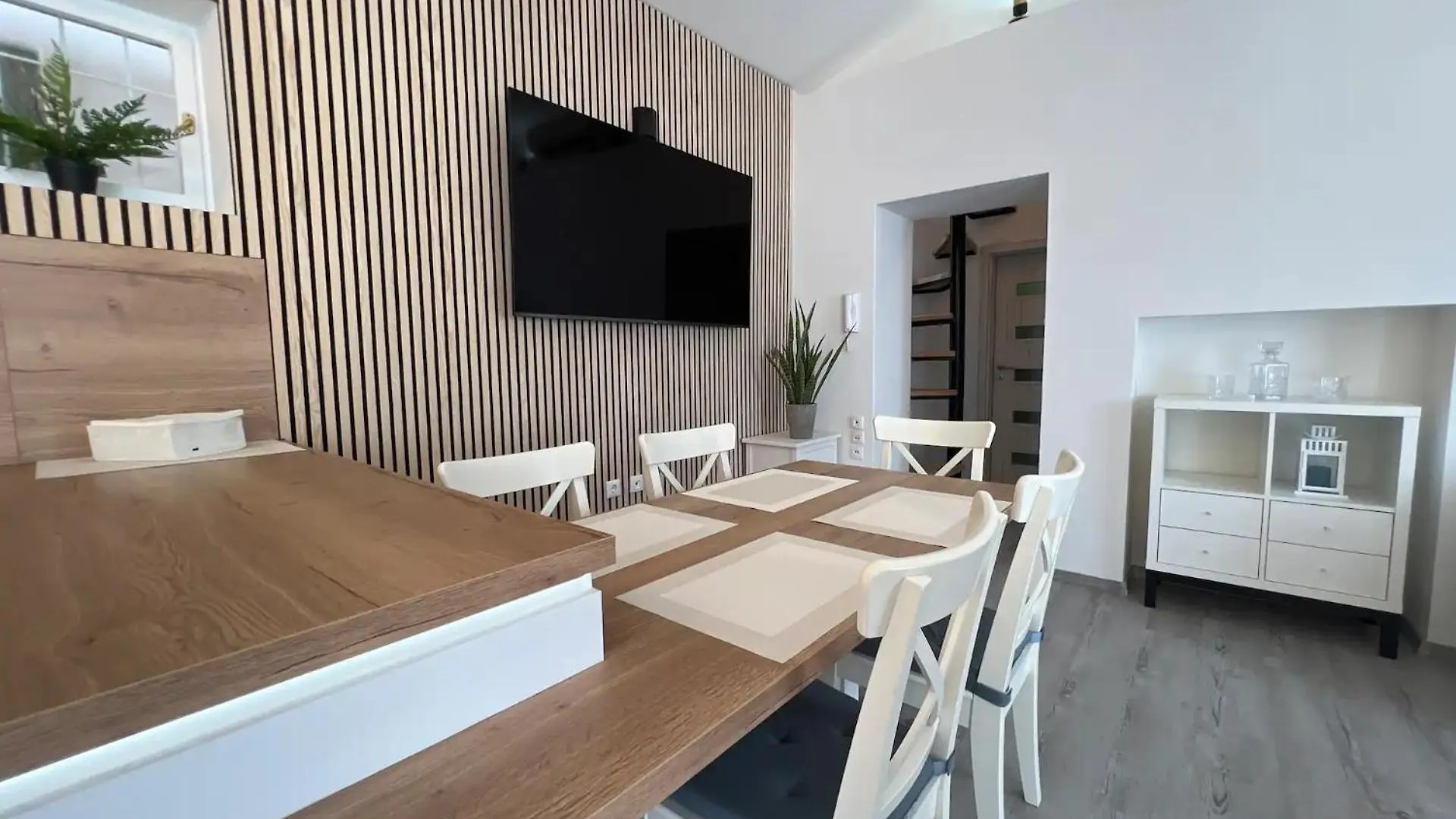 Four-Bedroom Seafront Villa In Maslenica