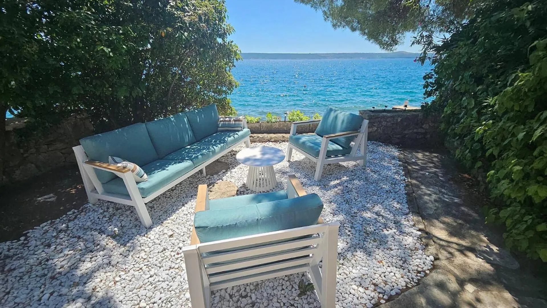 Four-Bedroom Seafront Villa In Maslenica