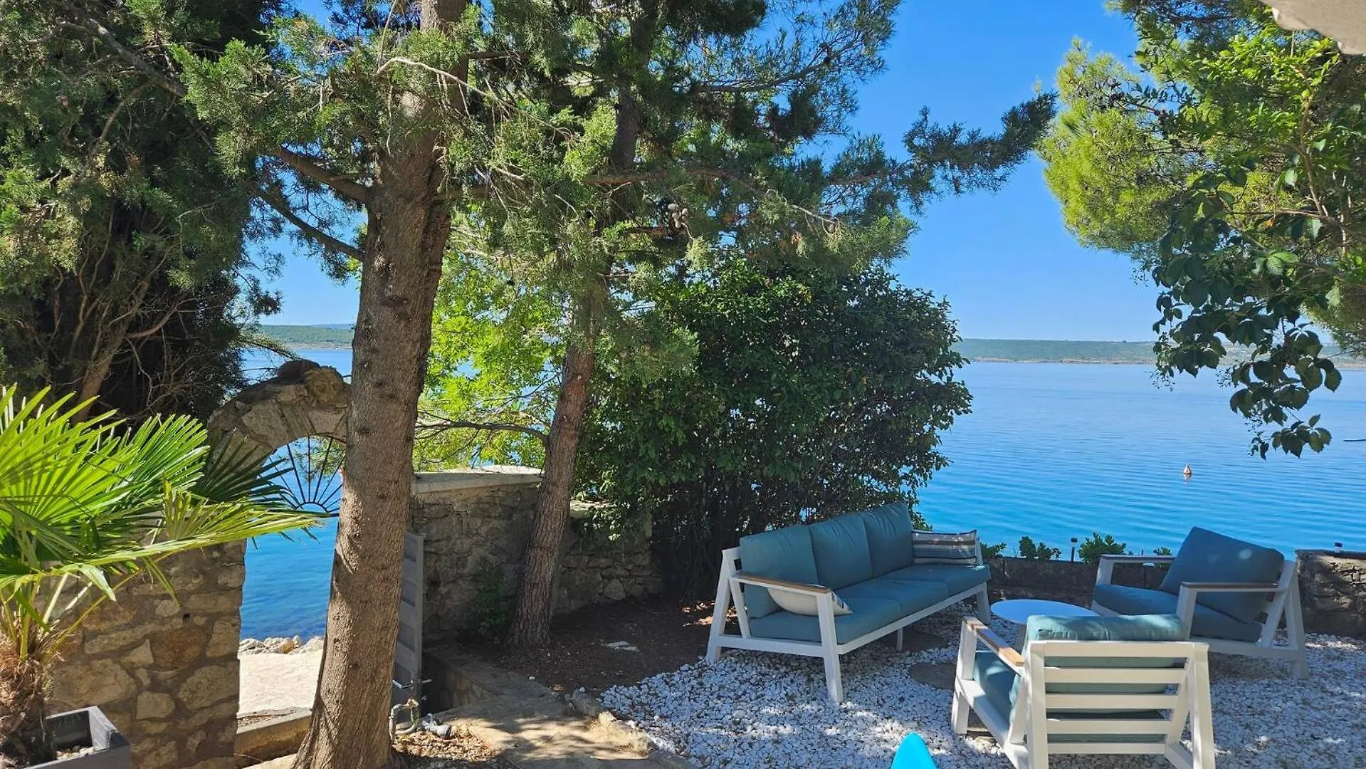 Four-Bedroom Seafront Villa In Maslenica