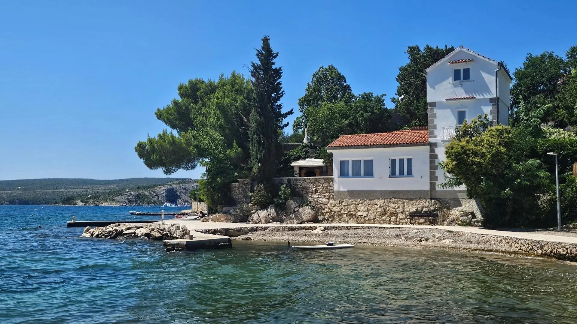 Four-Bedroom Seafront Villa In Maslenica